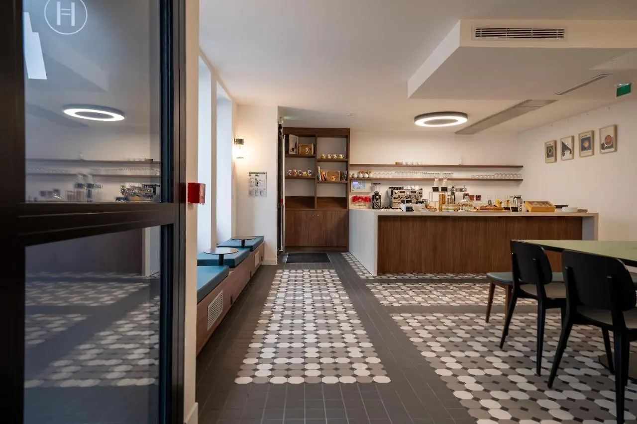 Beau M Paris Hostel 0*,  France