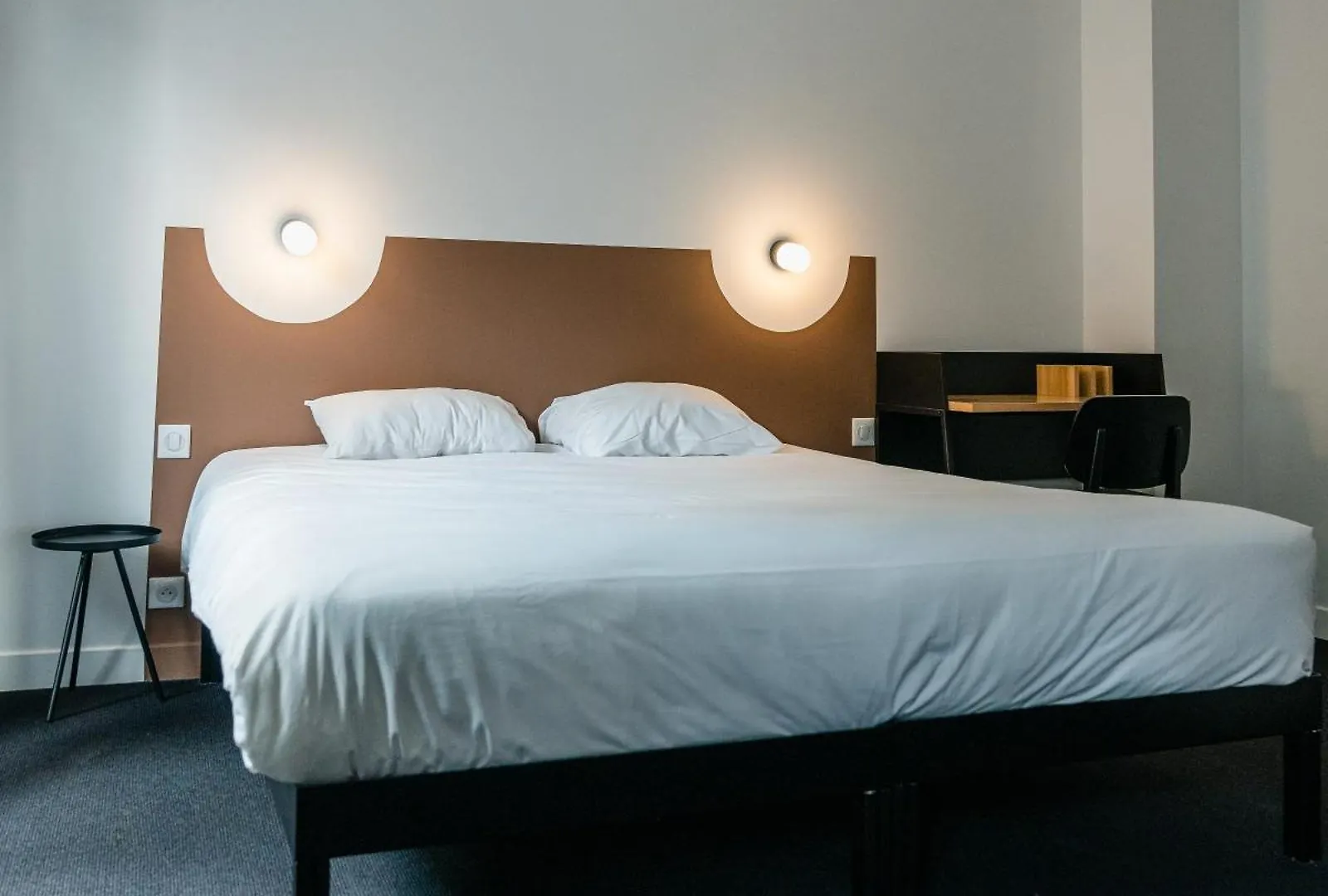 Beau M Paris Hostel