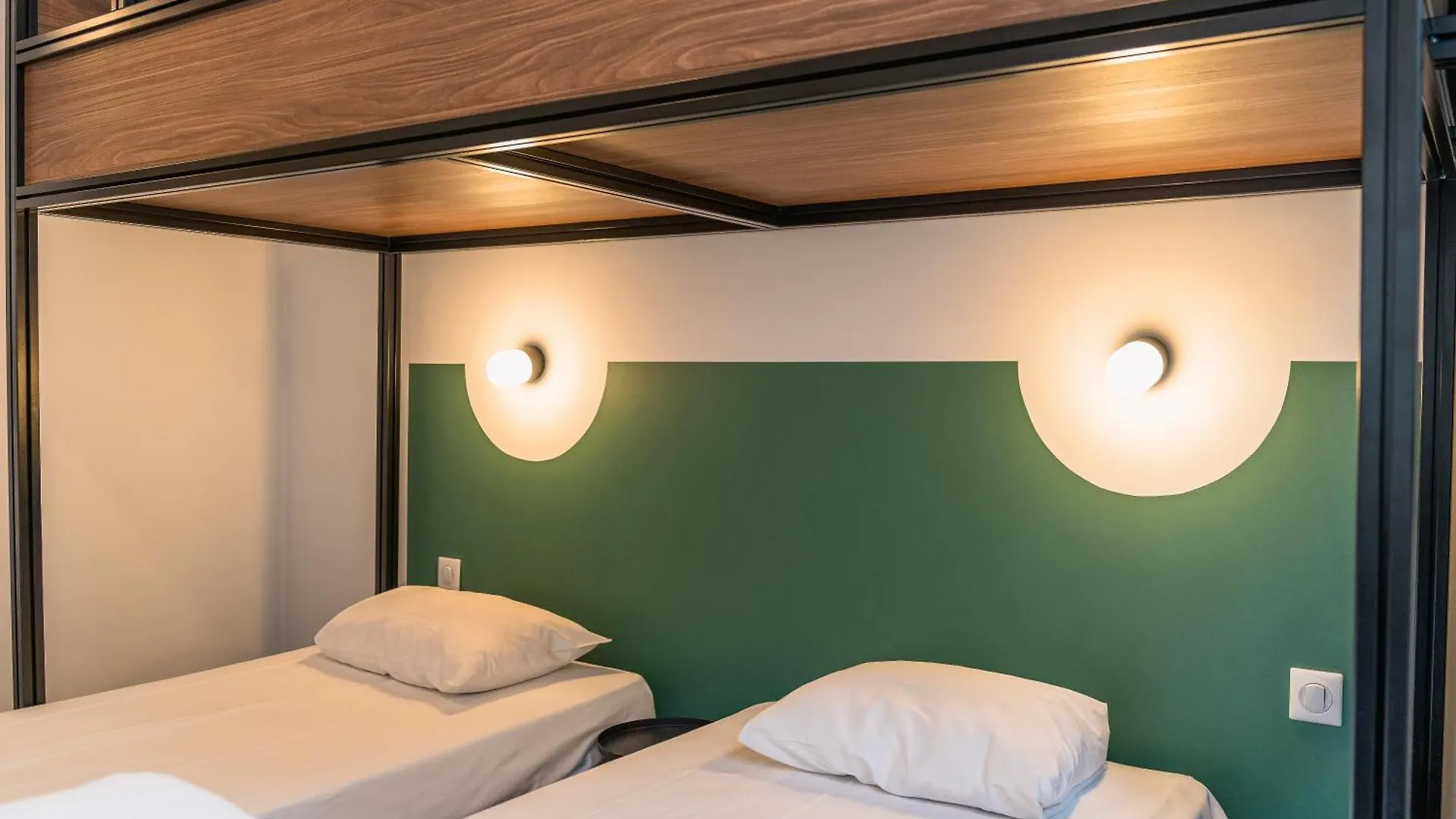 Beau M Paris Hostel
