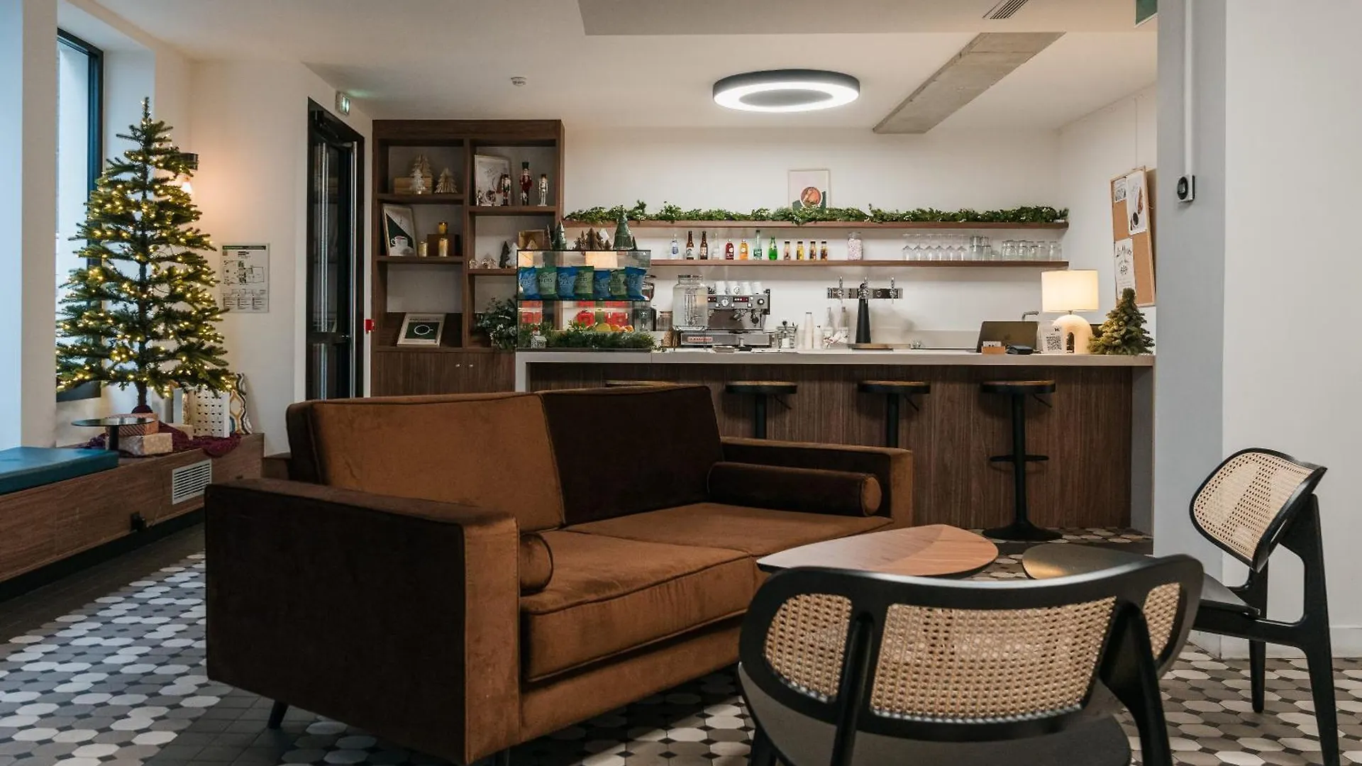 Beau M Paris Hostel